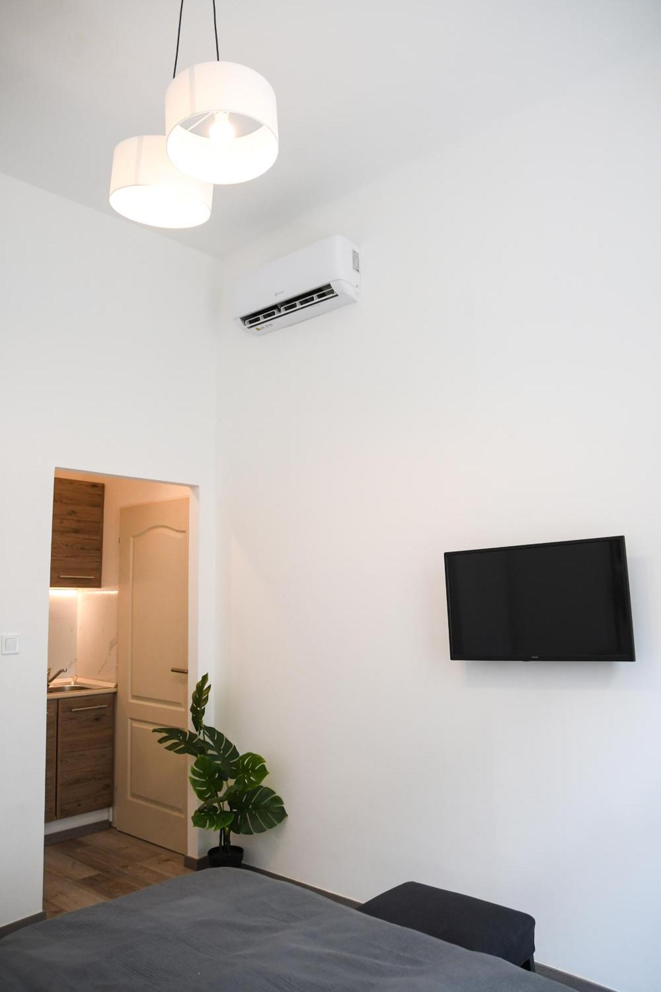 Buda Central Tiny Studios Budapest Exterior photo